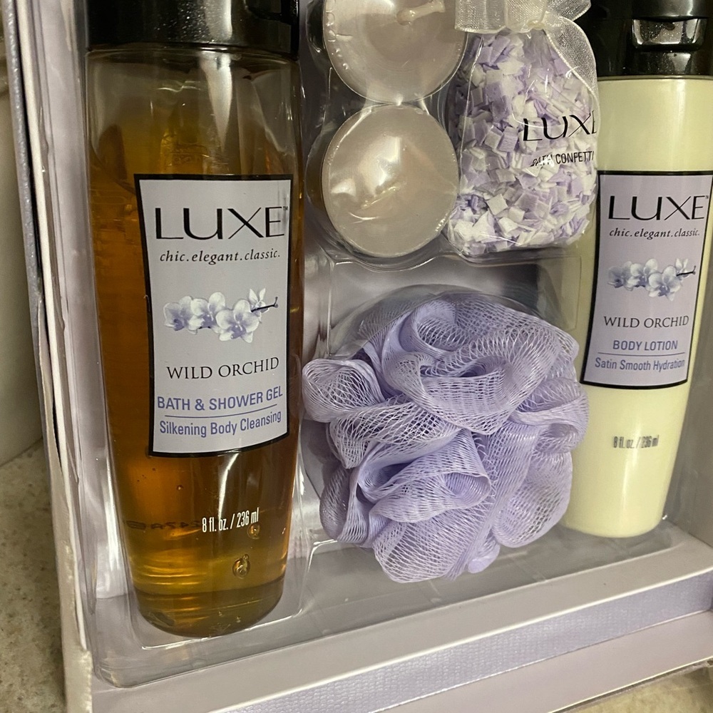 Luxe Wild Orchid Bath & Body Gift Set Spa Bundle Lotion Shower Gel New - Picture 3 of 4
